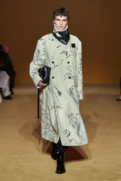 Look 18